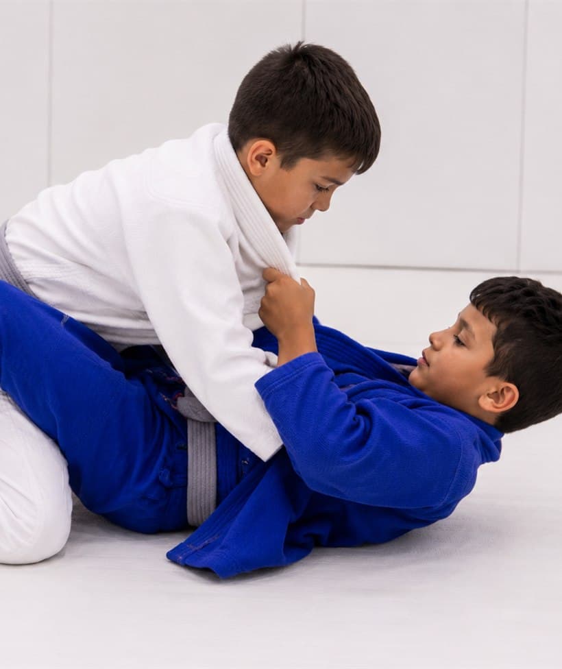 Crianças de 7 a 11 anos treinando Jiu-Jitsu na Team Cruz Cajamar – Portal dos Ipês